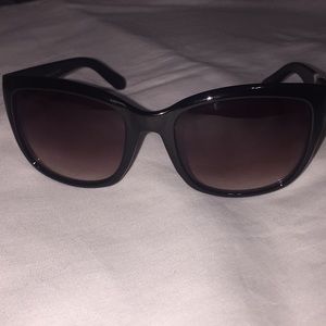 Oscar de la Renta black sunglasses